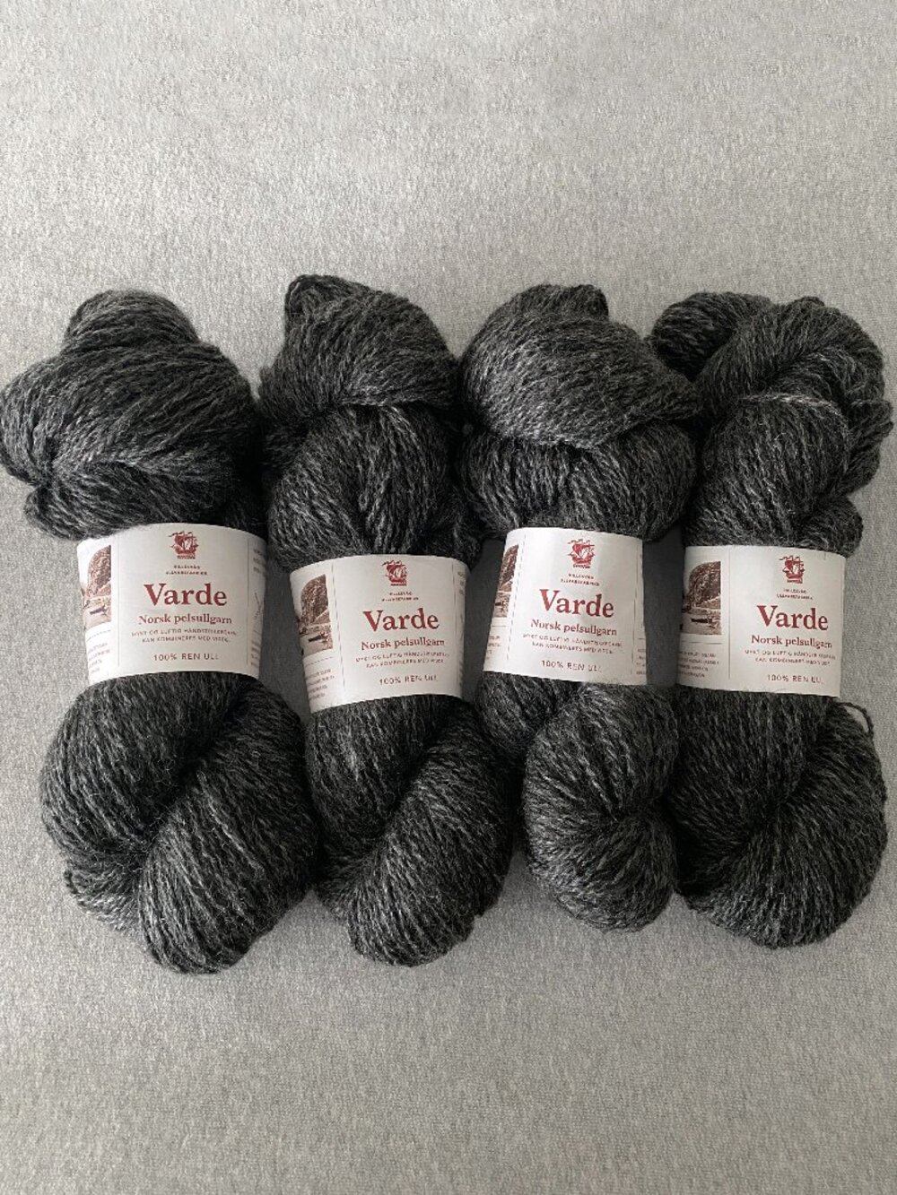 NWT Hillesvåg Ullvarefabrikk Varde Pelsullgarn Colour 2144 Lys Koksgrå Lot of 4